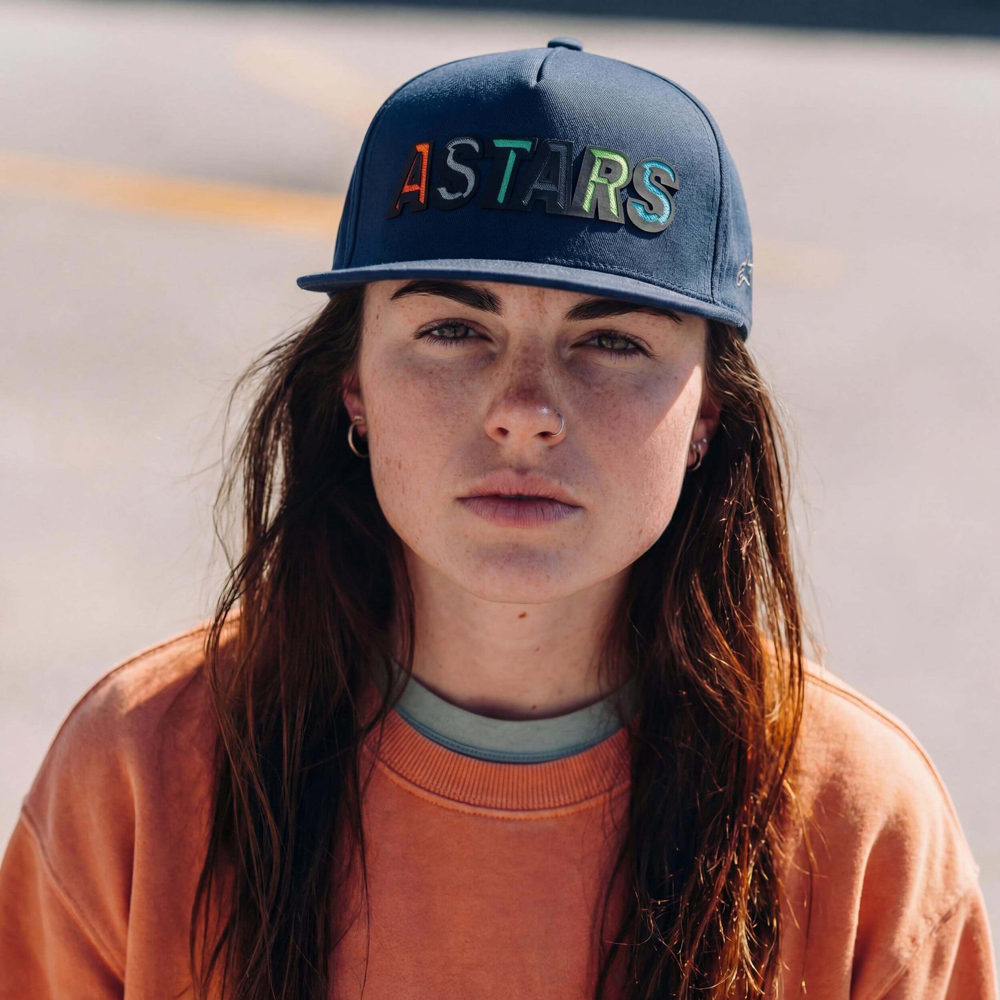 dunkelblau (female-model Nicole Capman)