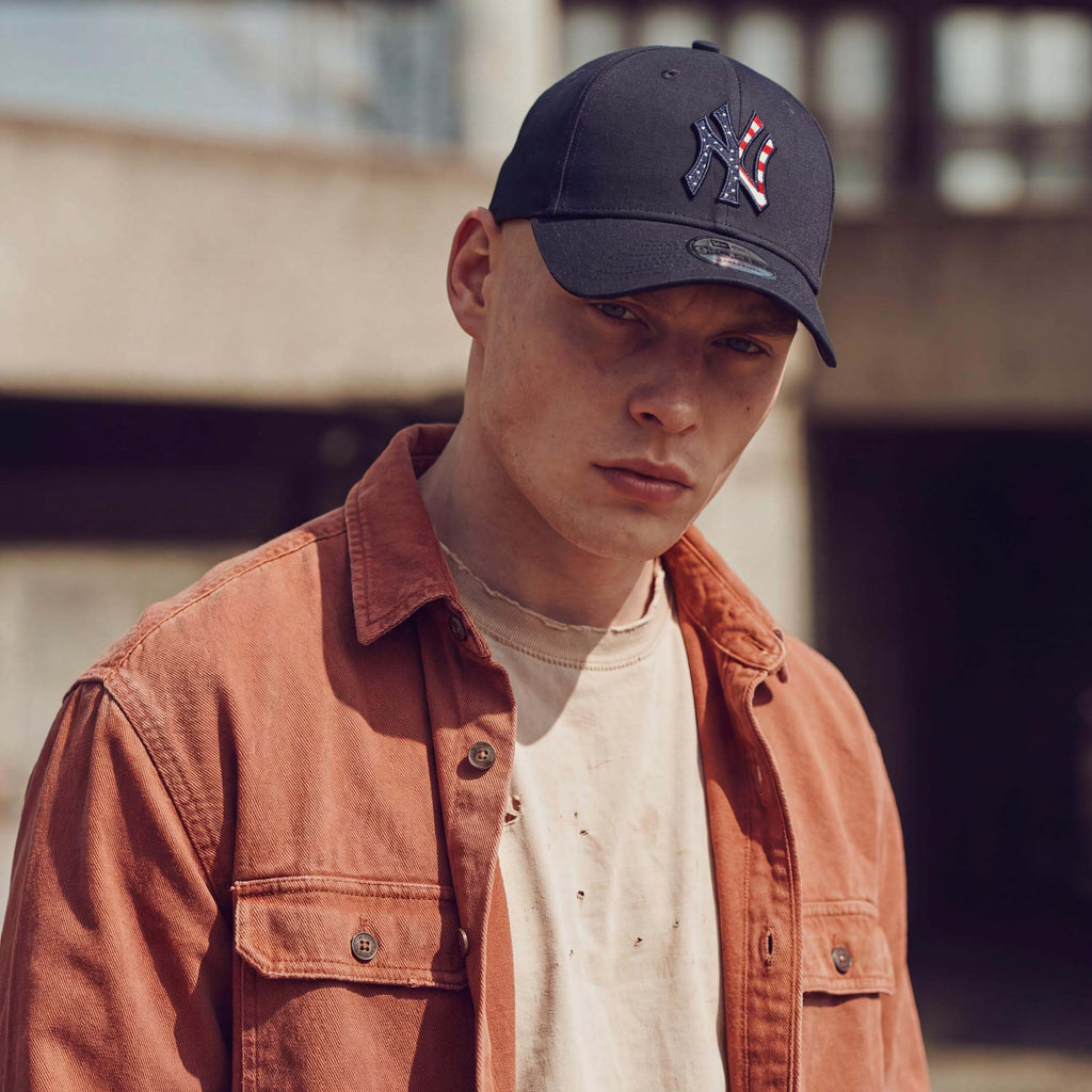 dunkelblau (male-model Oswald Bloom)