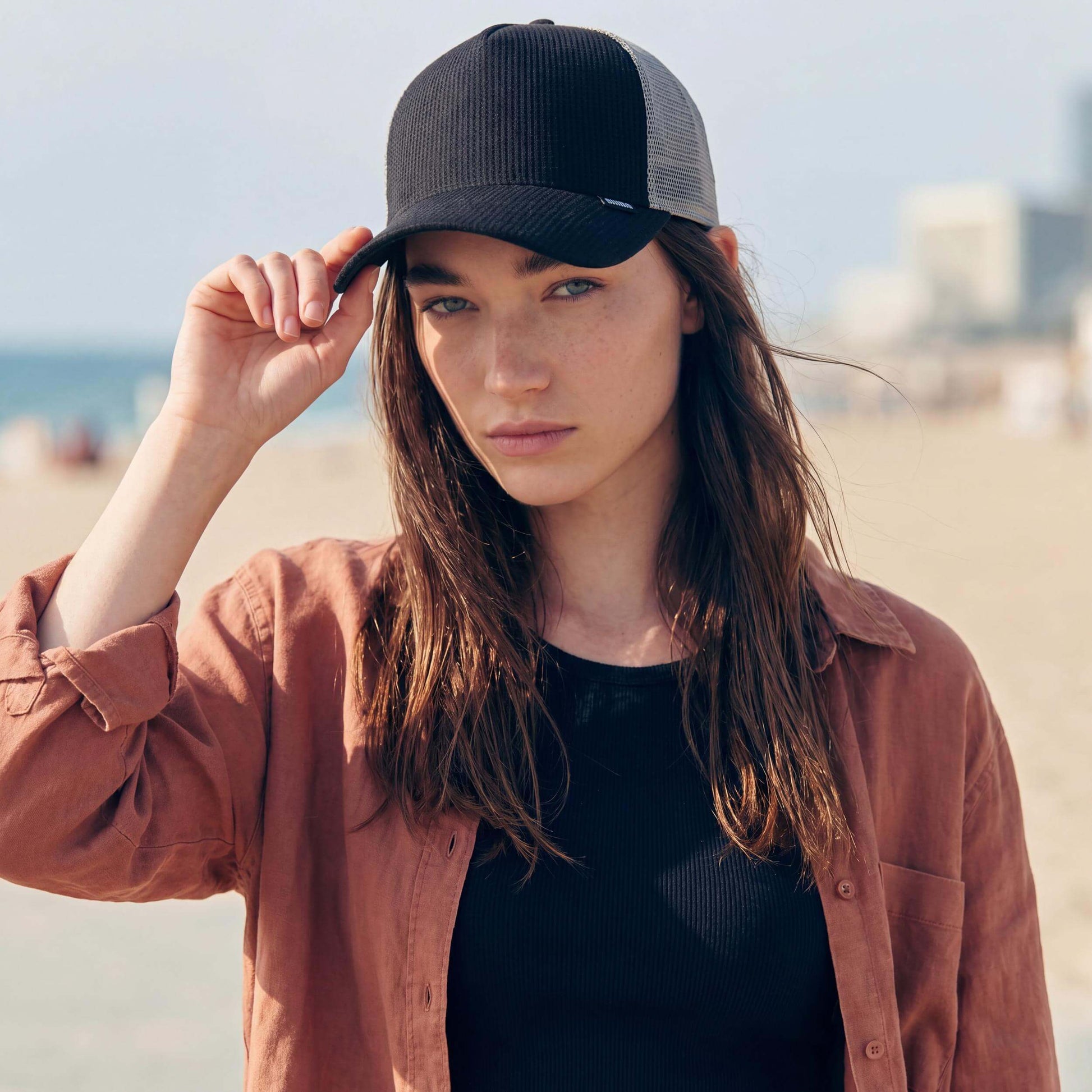 schwarz (female-model)