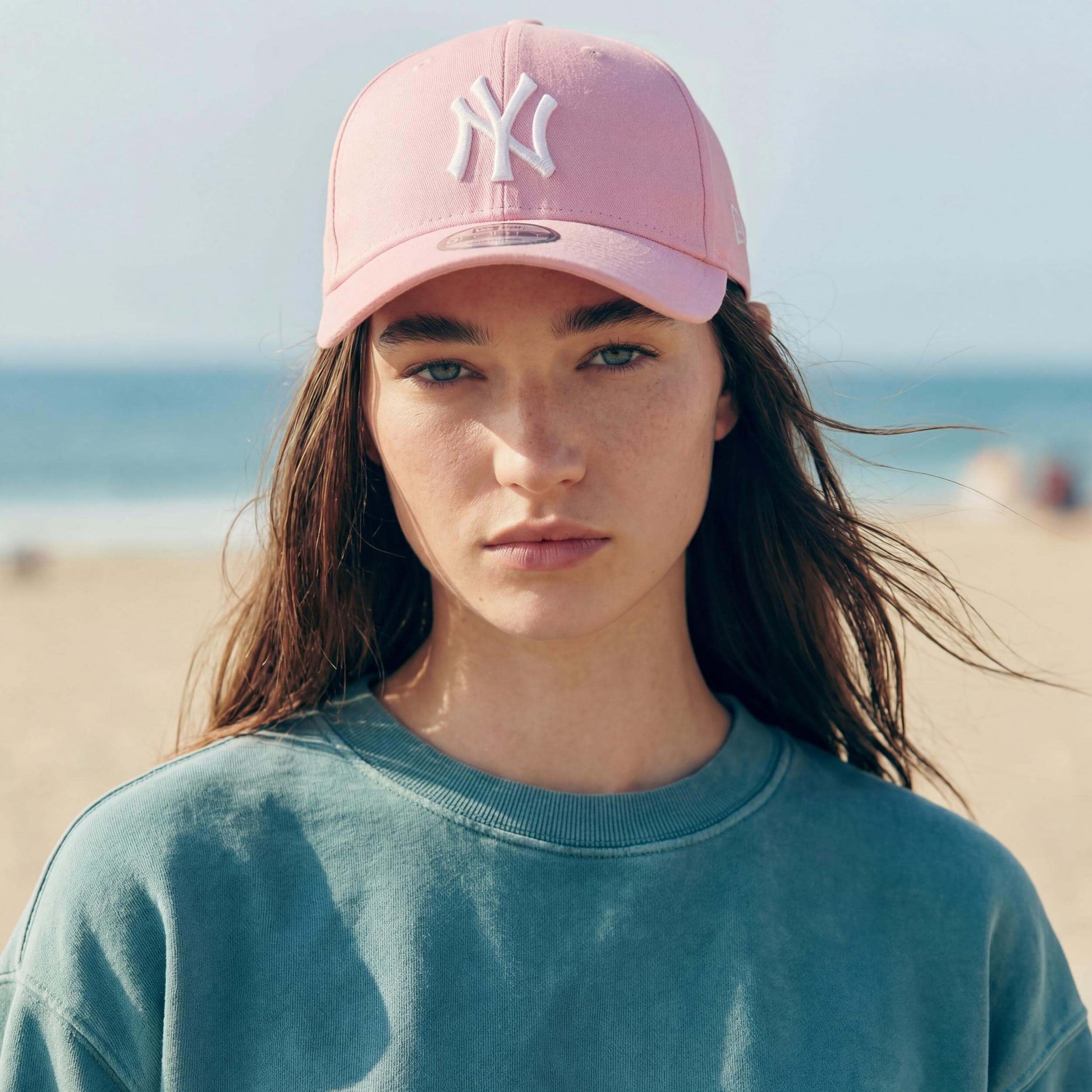 rosa (female-model Annabel Oharra)