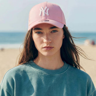 roze (vrouwelijk model Annabel Oharra)