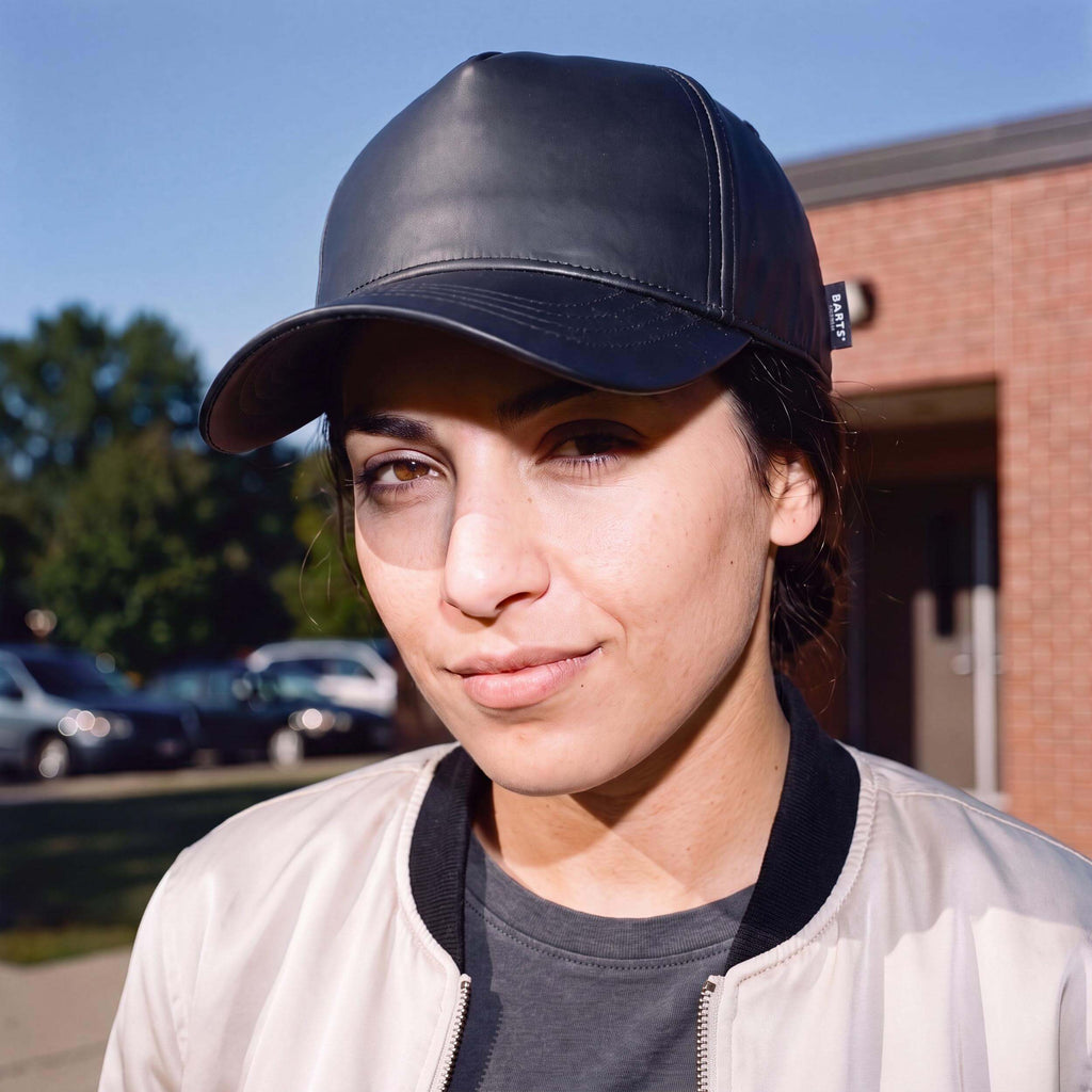 schwarz (female-model)
