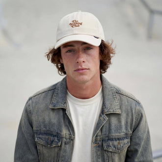 crèmewit (mannelijk model Luke Fermer)