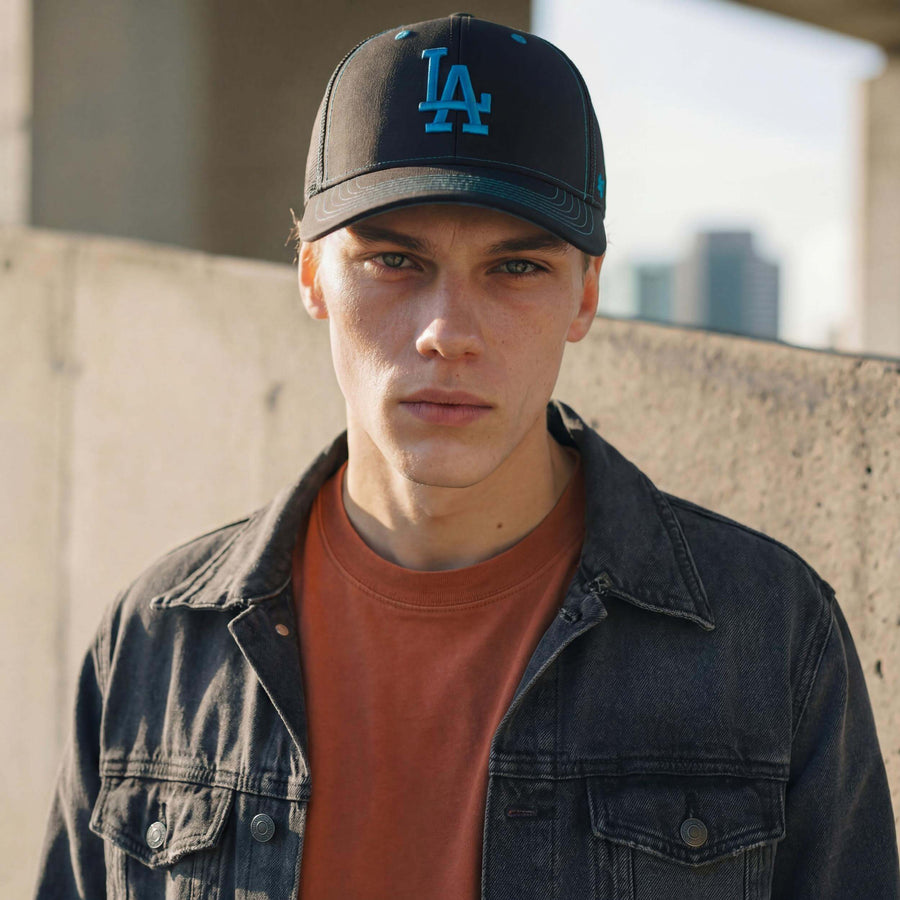 bleu foncé (modèle masculin Luke Fermer)