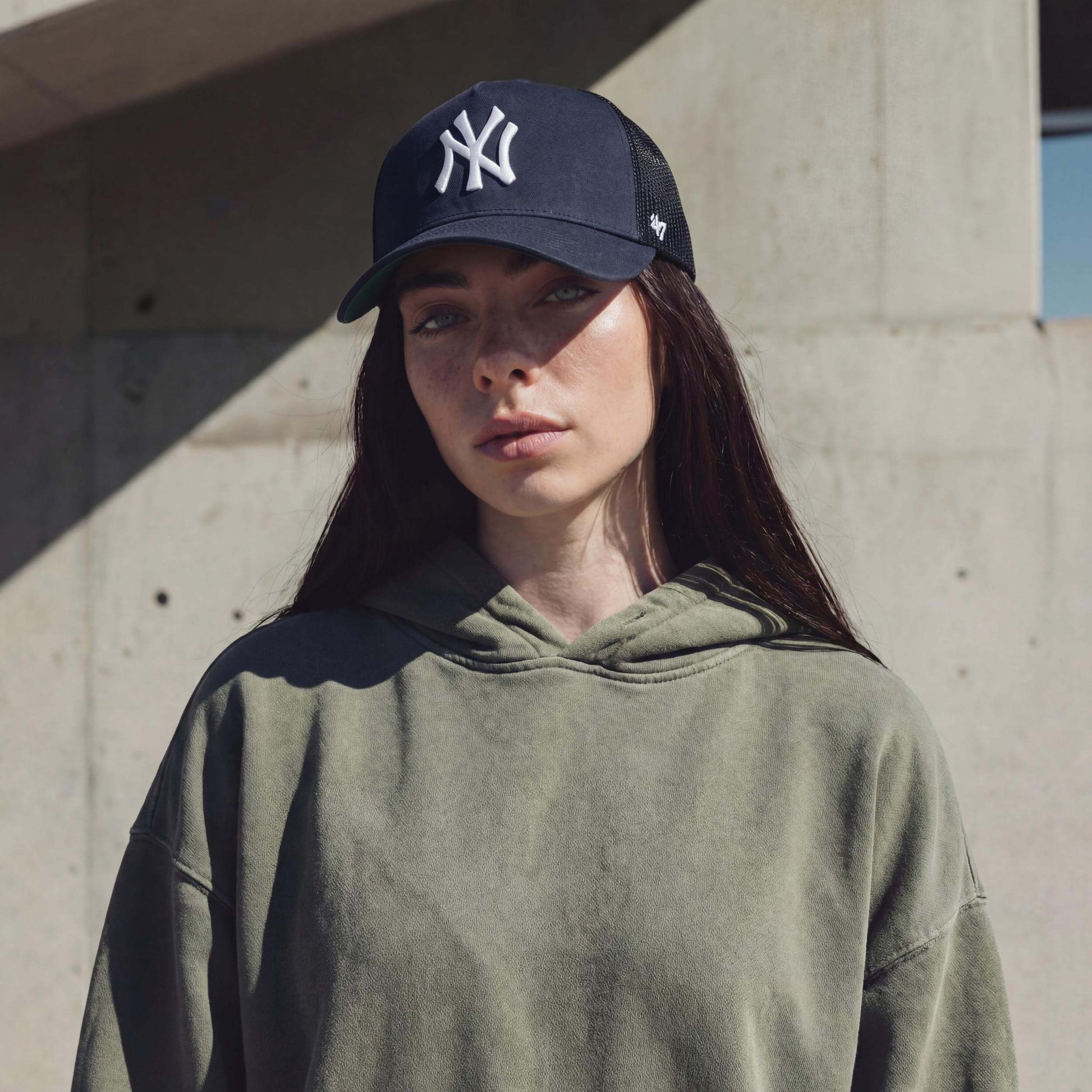 dunkelblau (female-model Jessica Paulic)