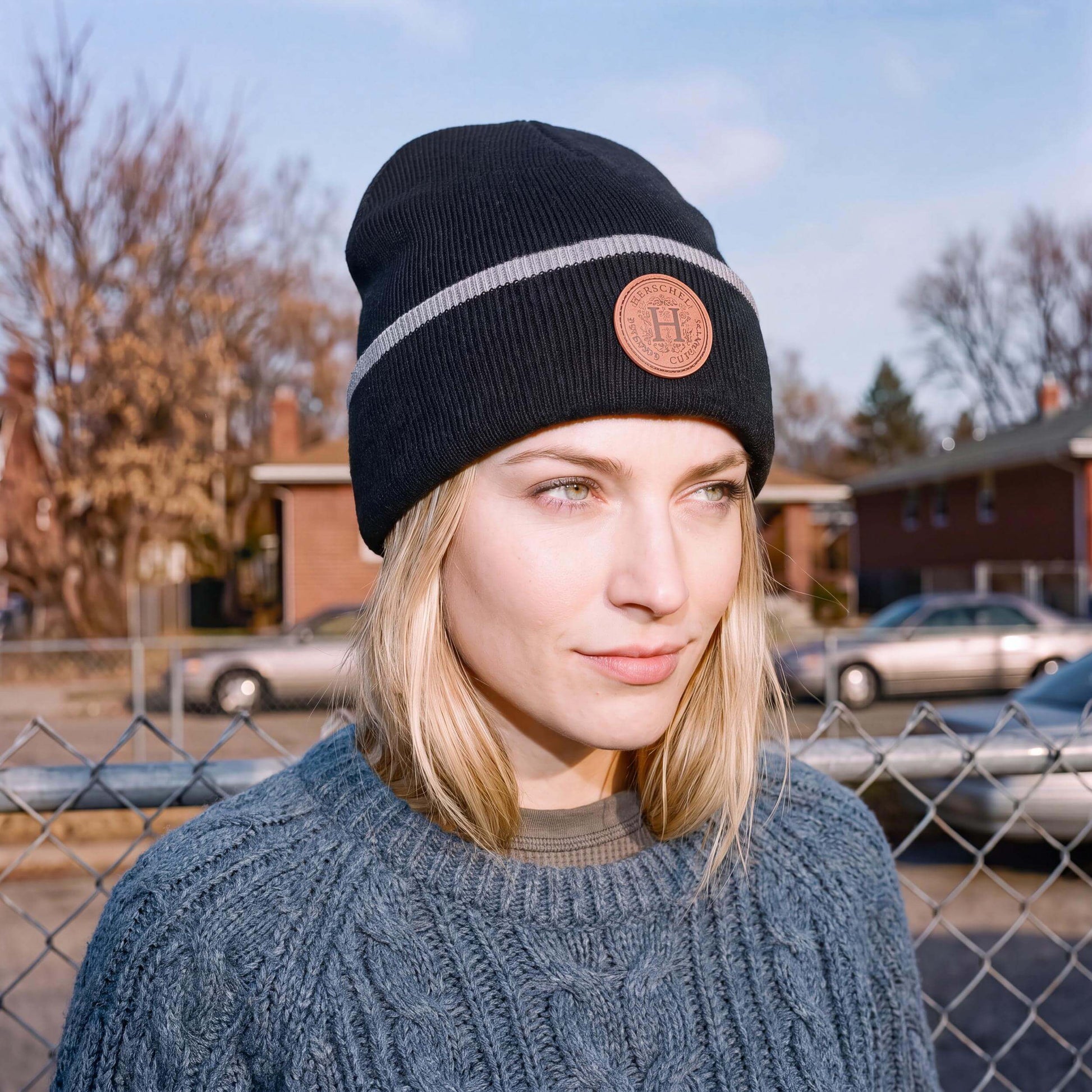 schwarz (female-model)