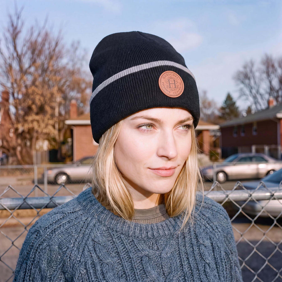 schwarz (female-model)