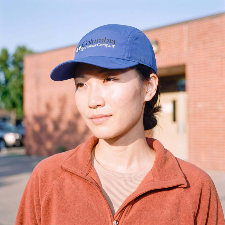 blau (female-model)