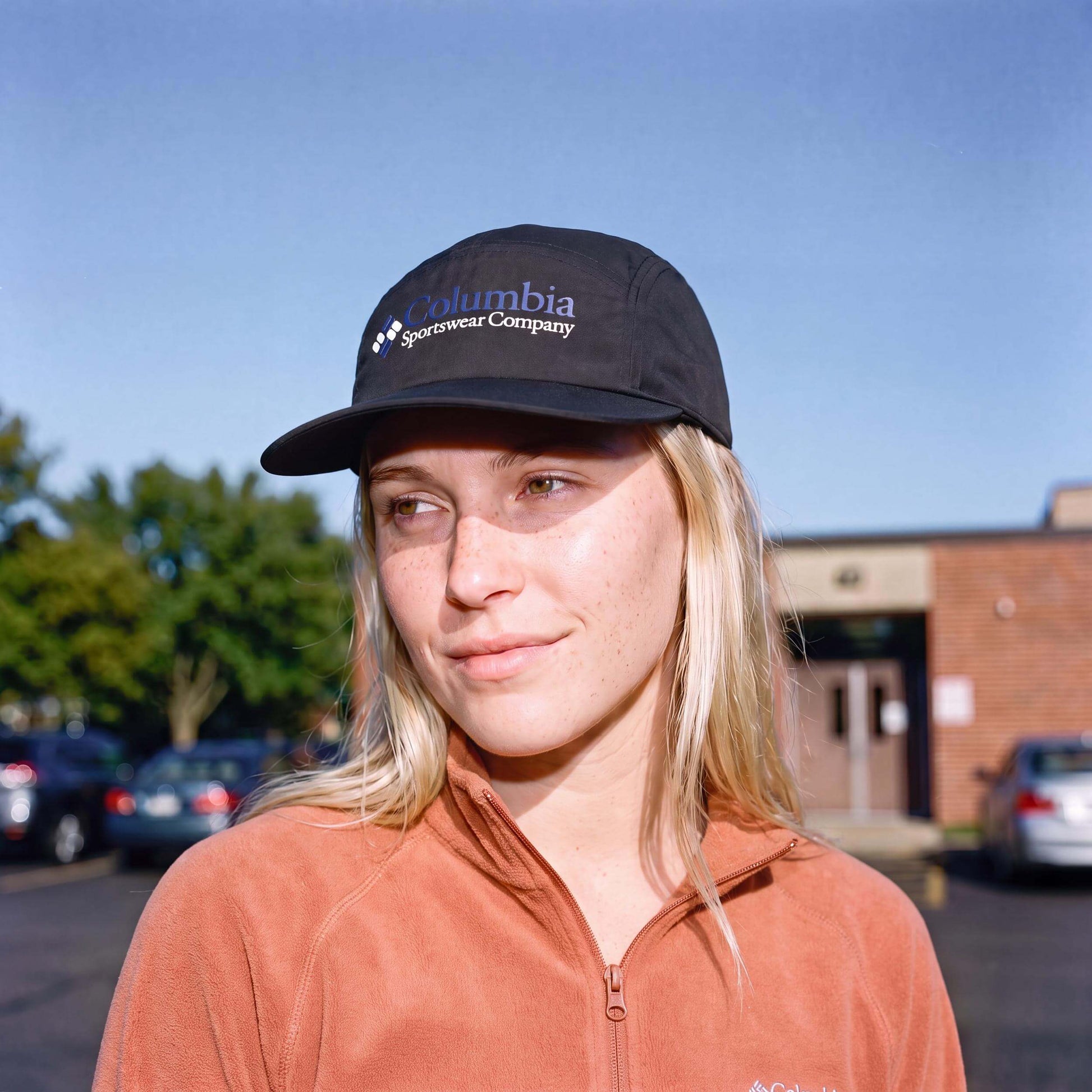 schwarz (female-model)