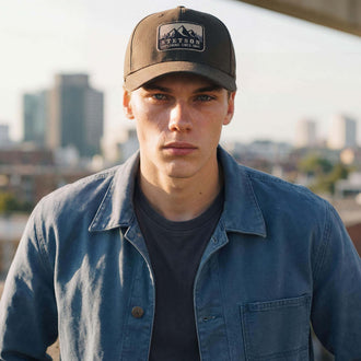 donkerbruin (mannelijk model Serge Alvarez)