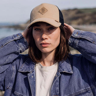 beige-zwart (vrouwelijk model Monique Iverson)