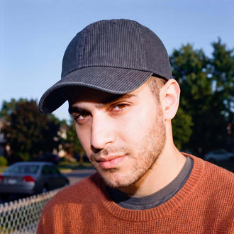 dunkelblau (male-model)