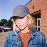 blau (female-model)