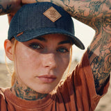 dunkelblau (female-model Alexis Newman)