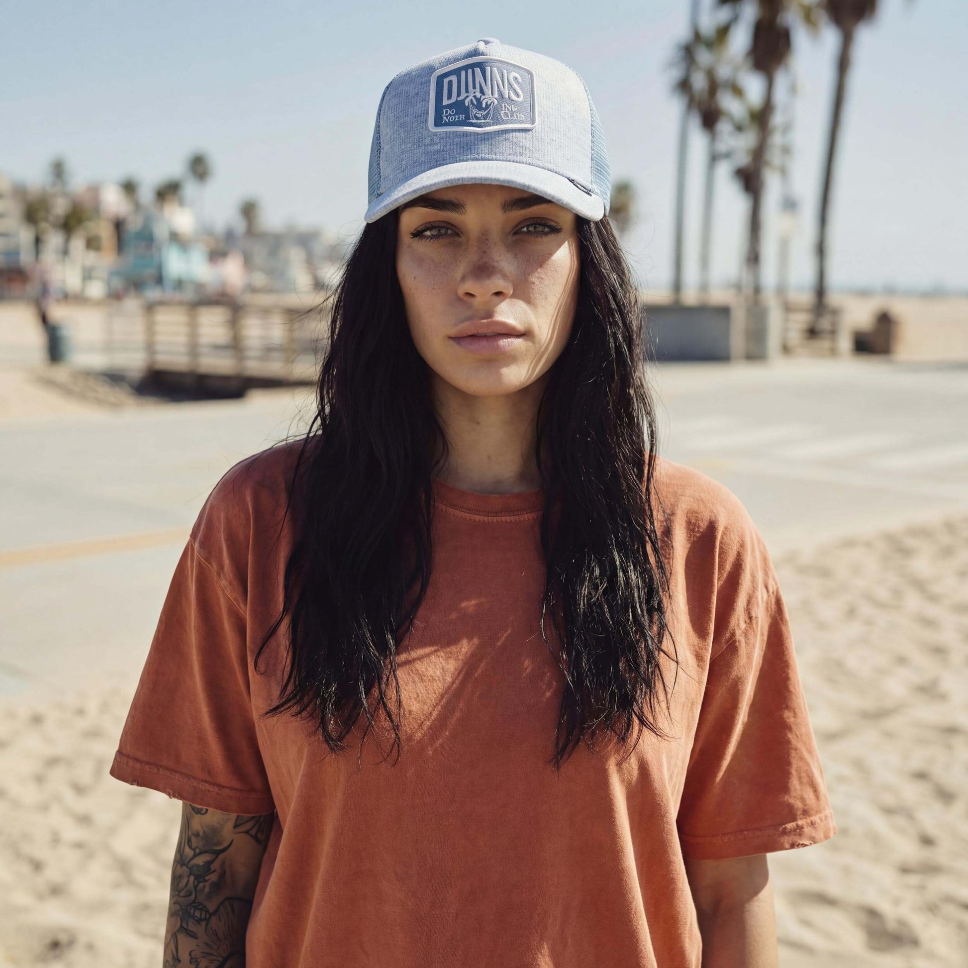 hellblau (female-model Sabrina Sanchez)