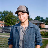 grau (female-model)
