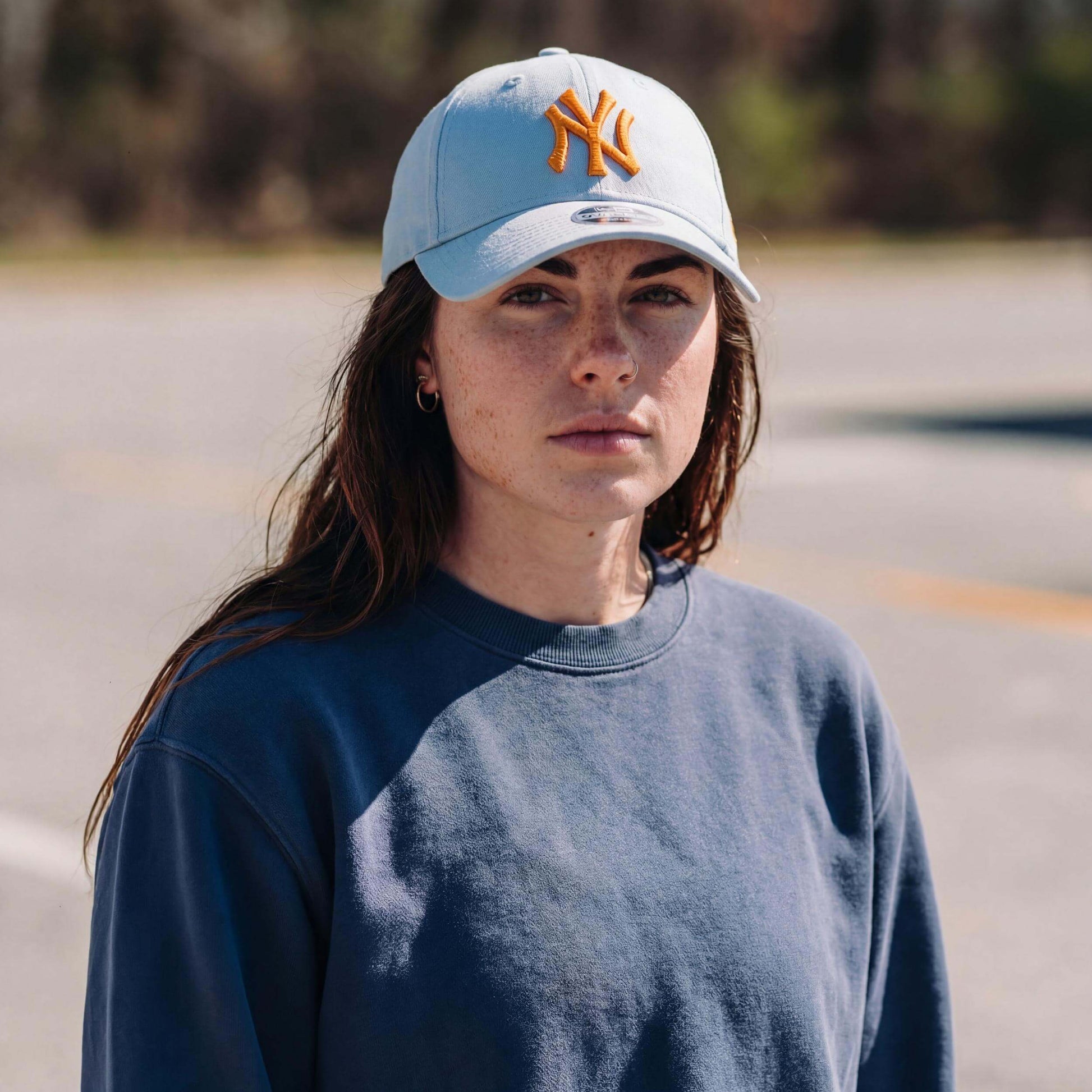 hellblau (female-model Nicole Capman)