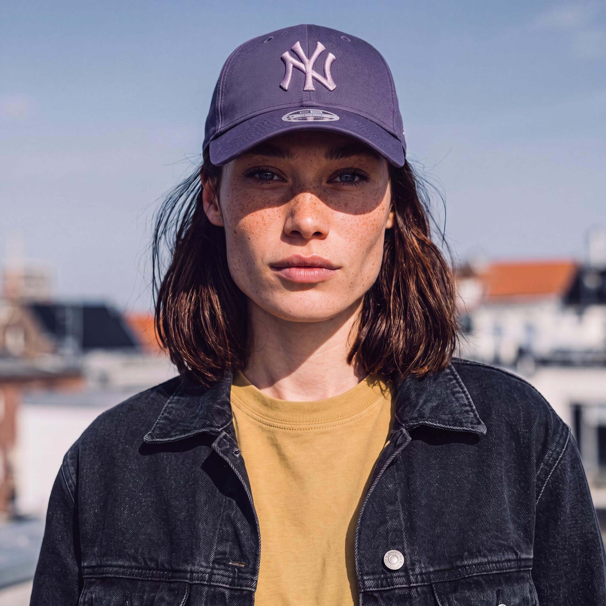 blau (female-model Hazel Bourne)