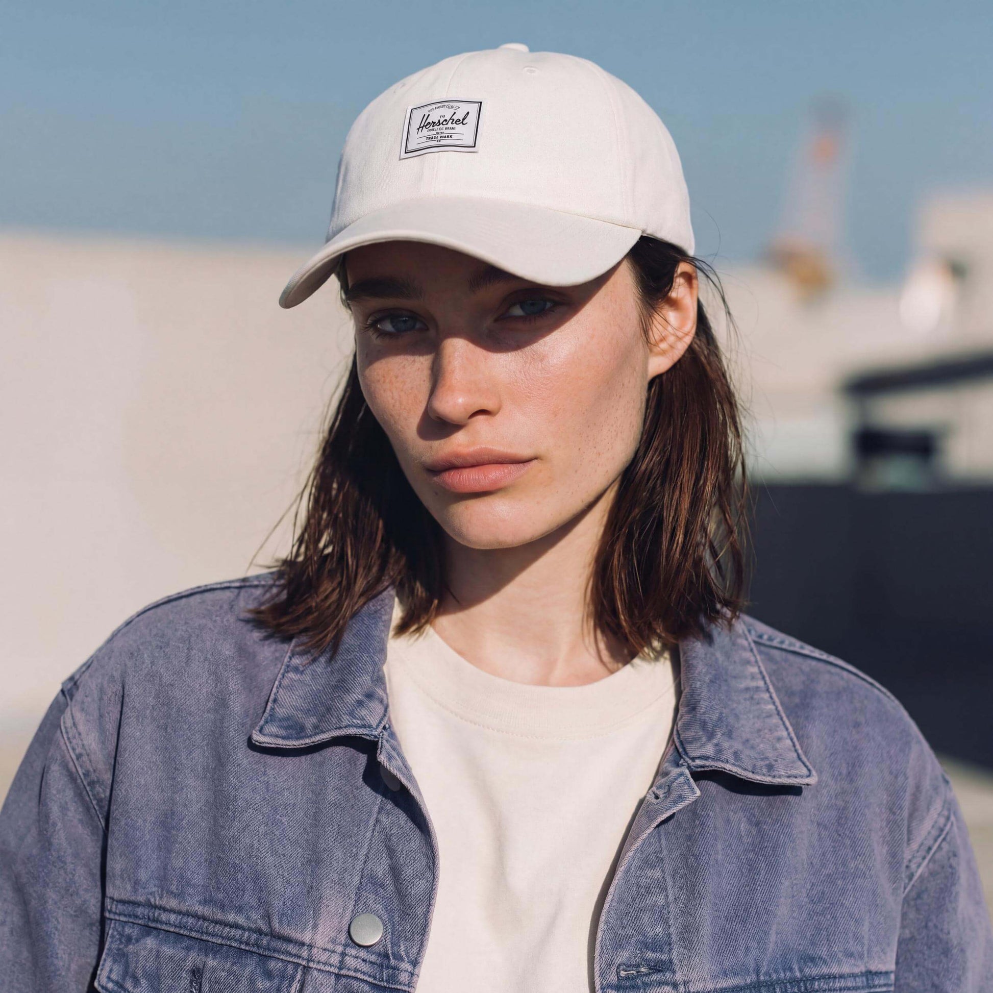 weiß (female-model Hazel Bourne)