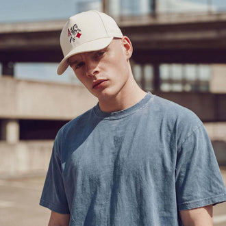 wit (mannelijk model Serge Alvarez)
