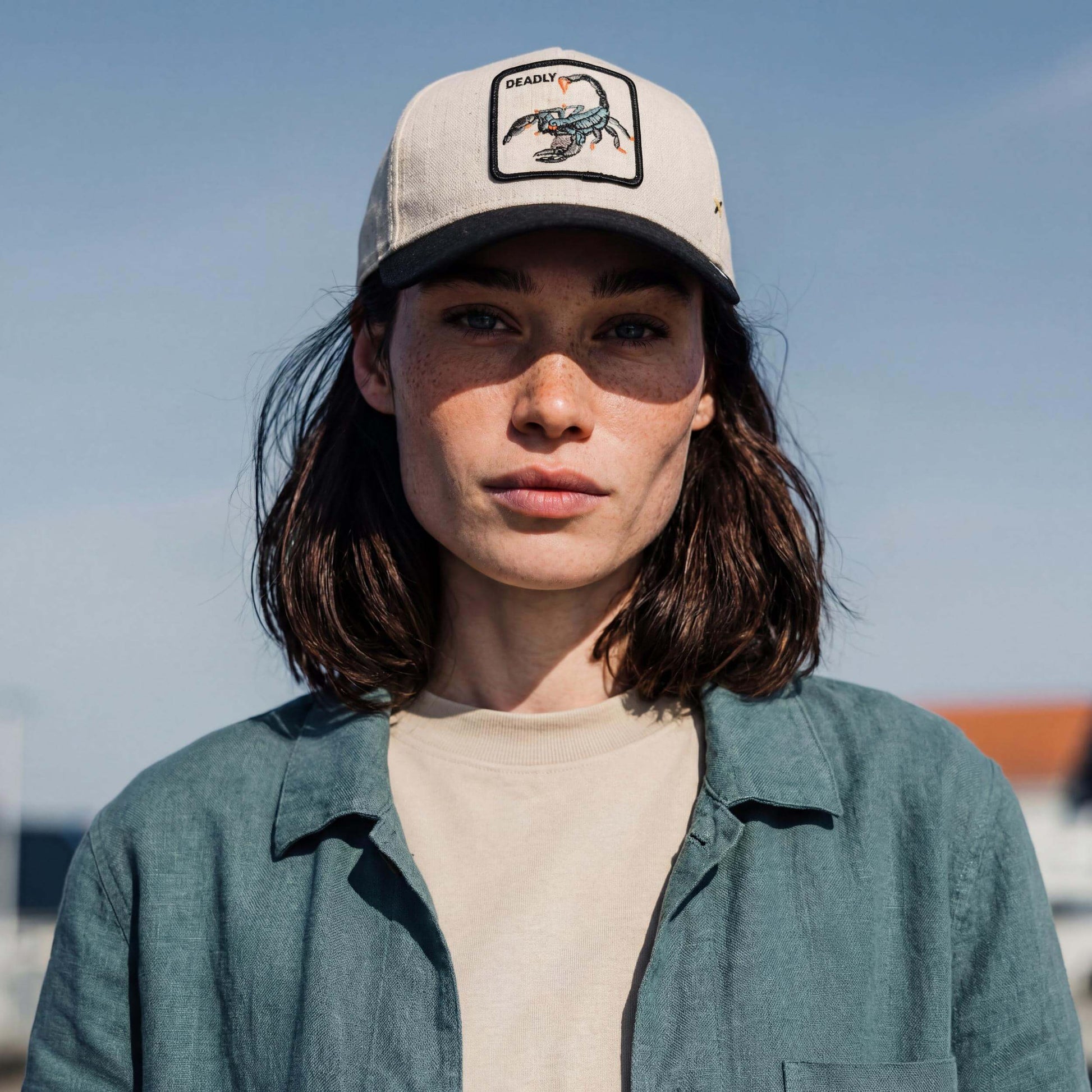 noir-beige (modèle féminin Jessica Paulic)