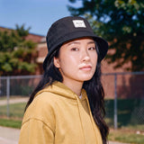 schwarz (female-model)