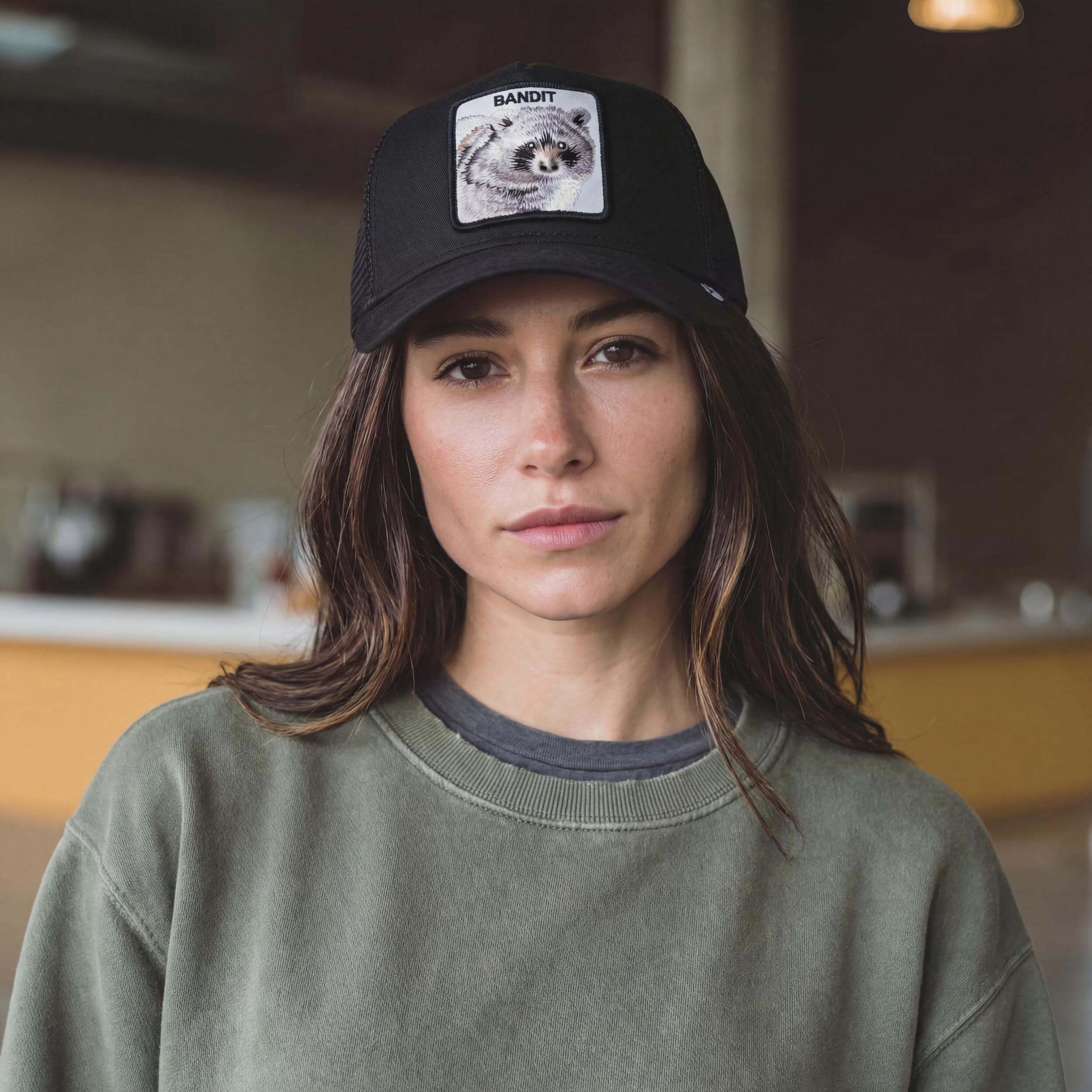 schwarz (female-model Zara Slater)