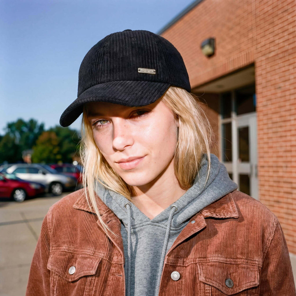 schwarz (female-model)