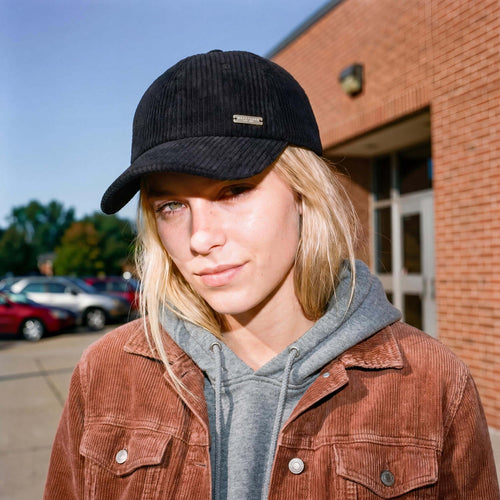 schwarz (female-model)