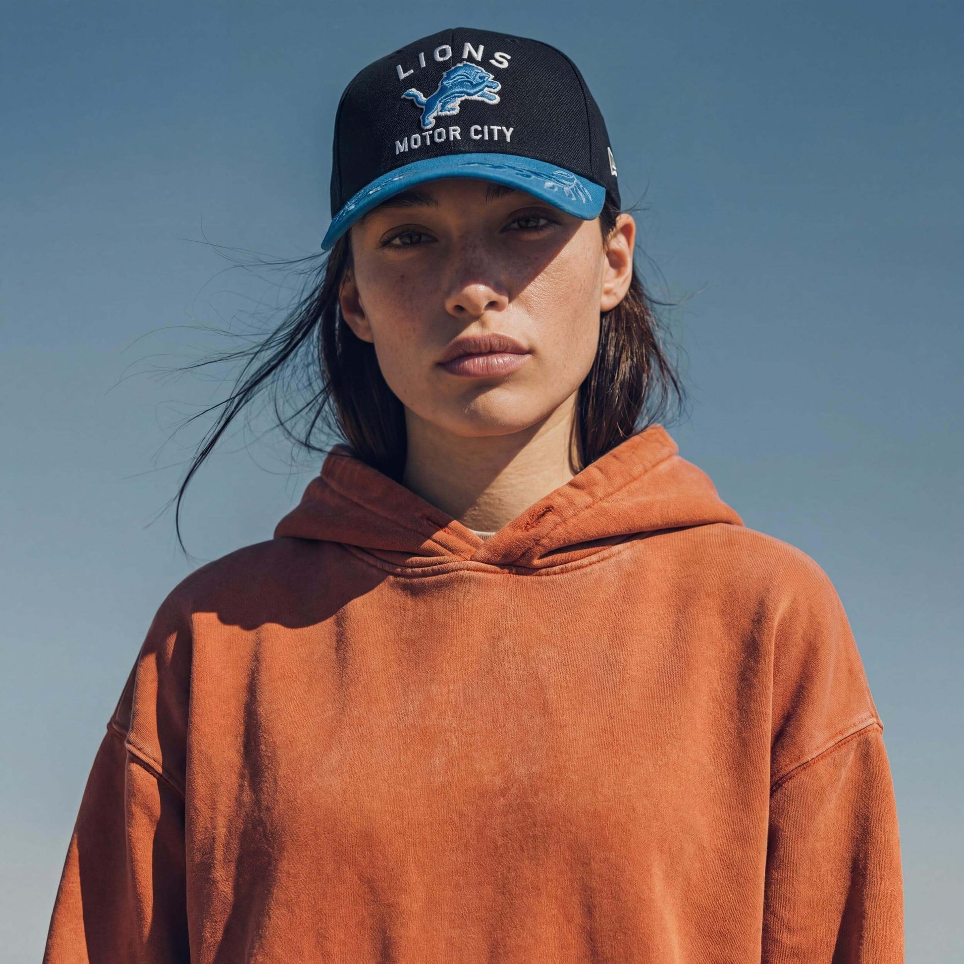 schwarz-blau (female-model Bec Rabanne)