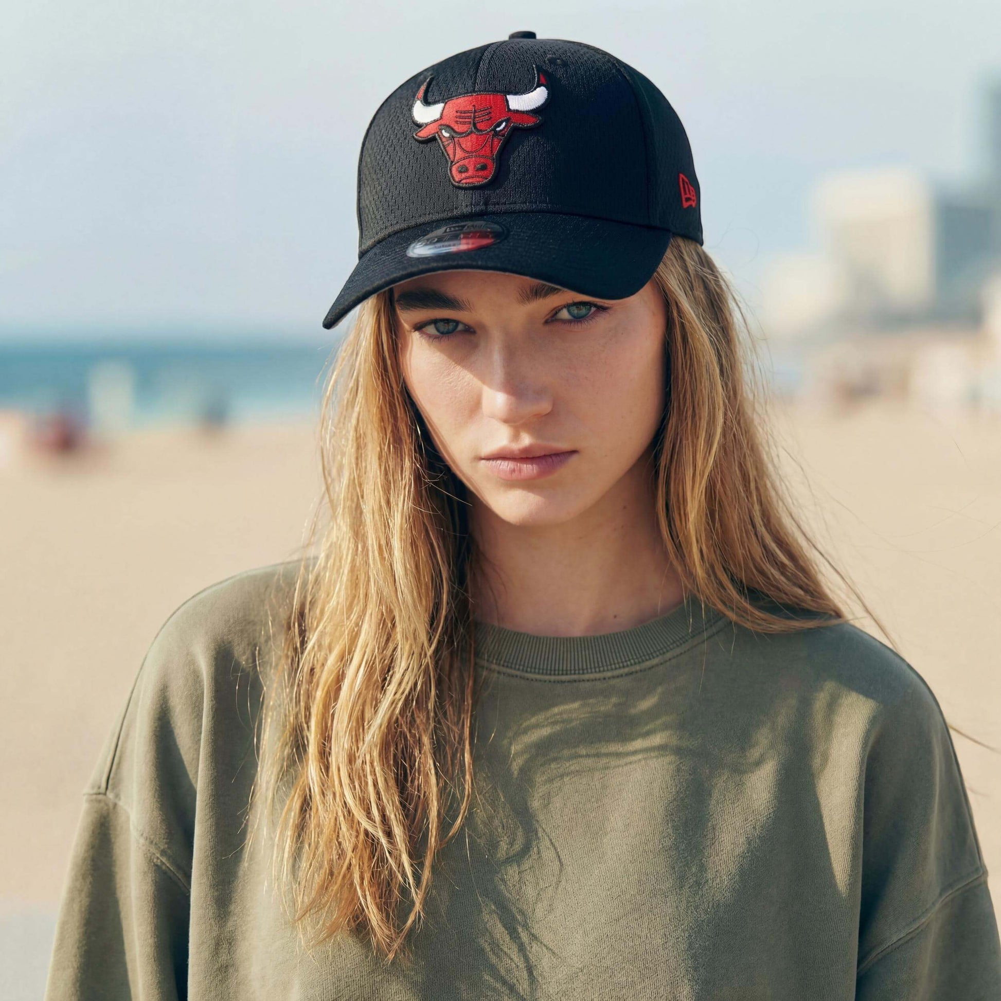 schwarz (female-model Annabel Oharra)