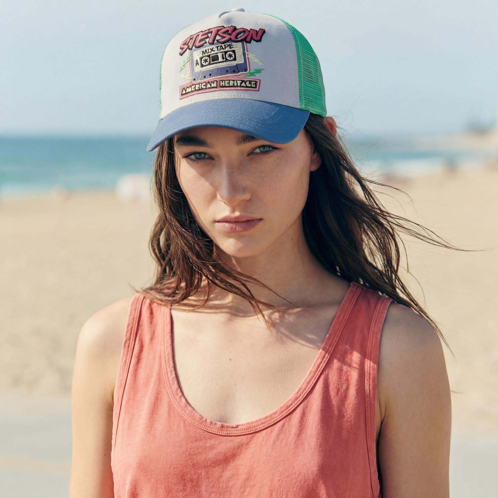 blau-weiß (female-model Sandra Smith)