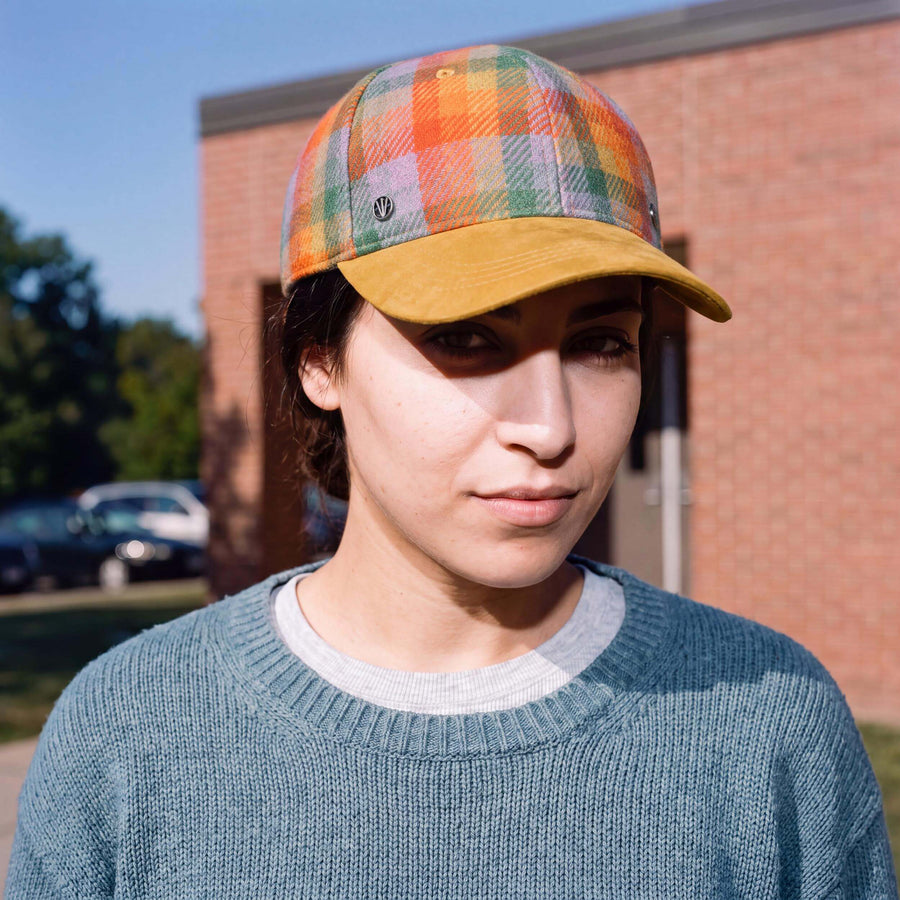 bunt (female-model)