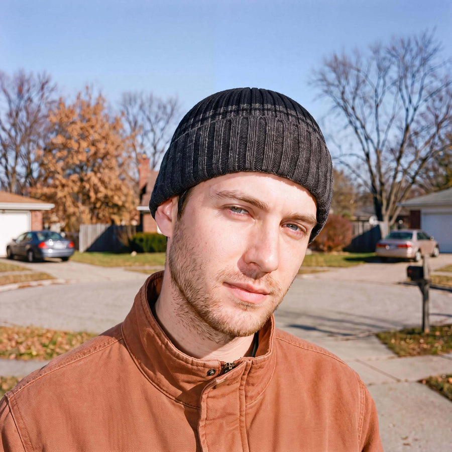 dunkelgrau (male-model)