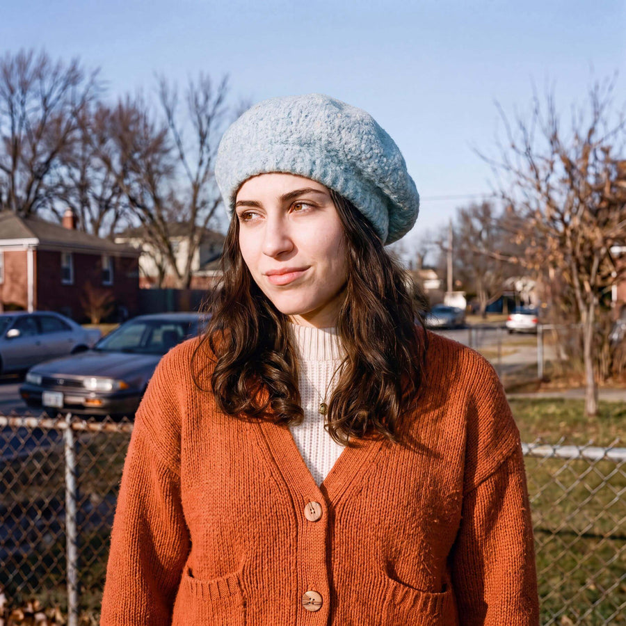 blau (female-model)
