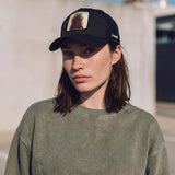 schwarz (female-model Annabel Oharra)