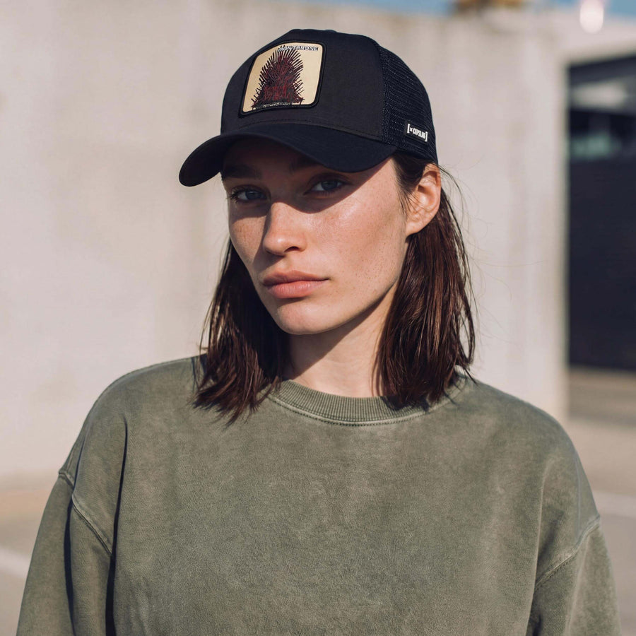 schwarz (female-model Annabel Oharra)