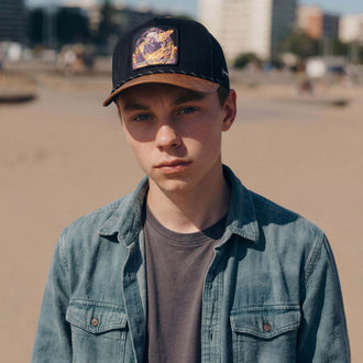 bruin-zwart (mannelijk model Luke Fermer)