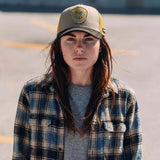 gelb (female-model Monique Iverson)