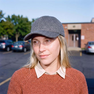 grau (female-model)