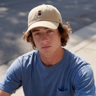 khaki (mannelijk model James Lavender)