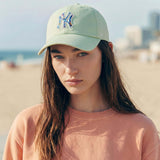 grün (female-model Monique Iverson)