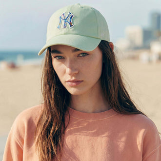 groen (vrouwelijk model Monique Iverson)