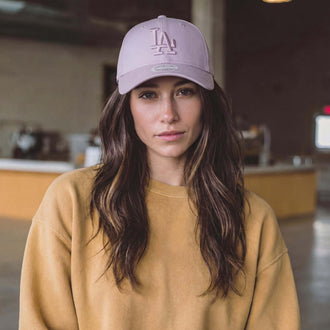 licht grijs (vrouwelijk model Zara Slater)