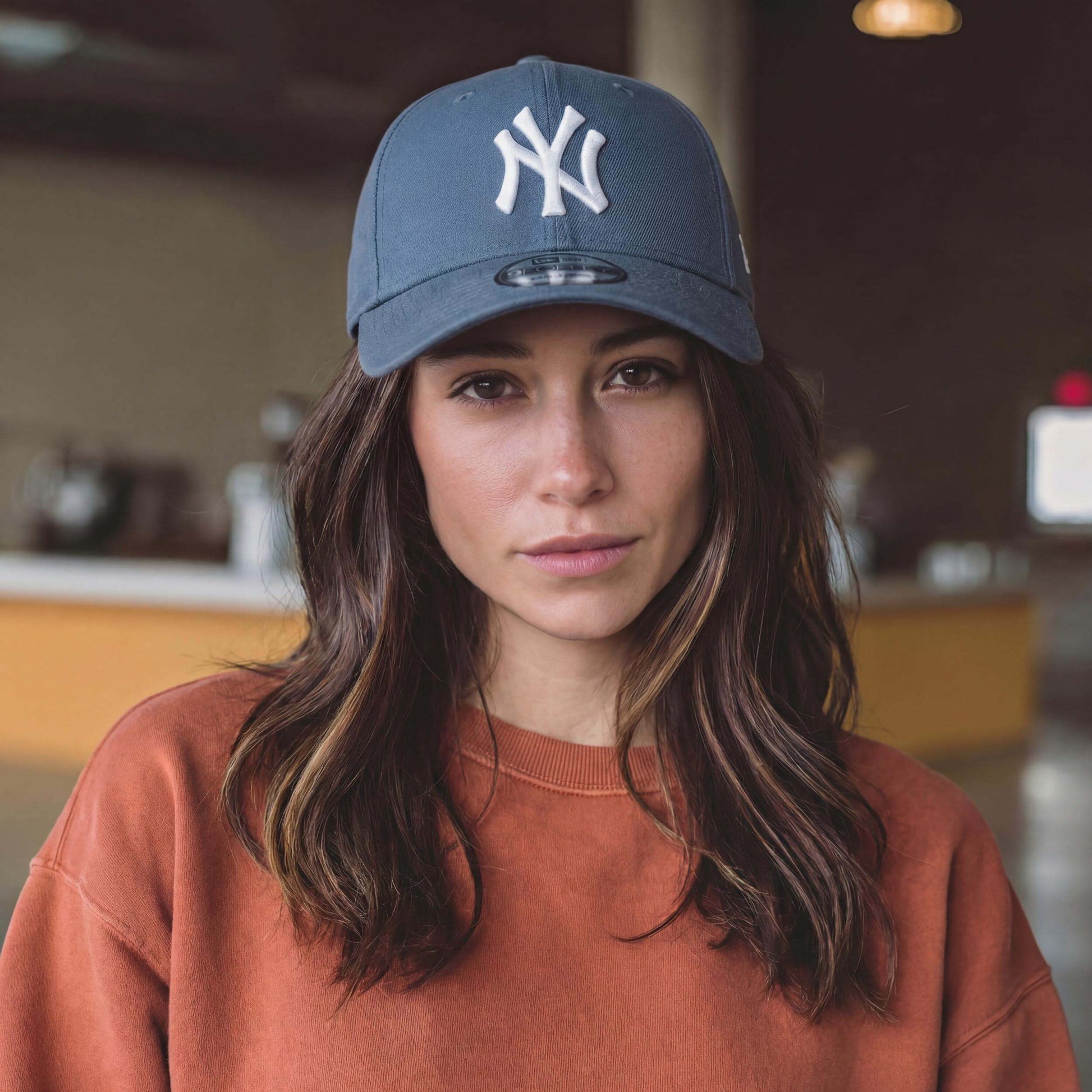 dunkelblau (female-model Zara Slater)