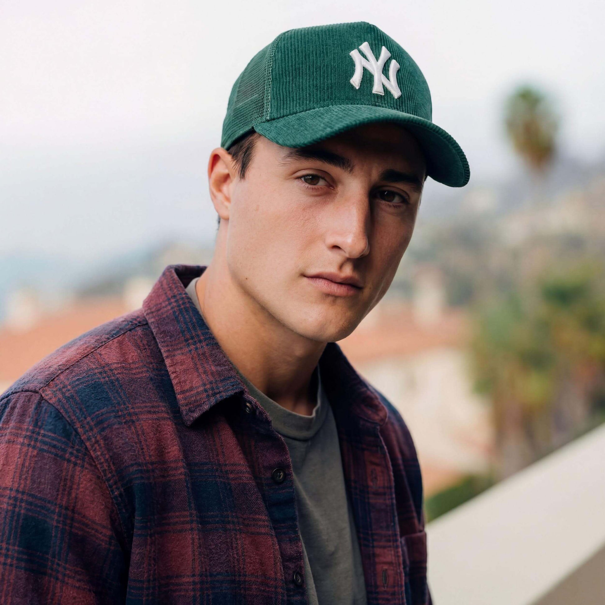 dark green (male model Oswald Bloom)