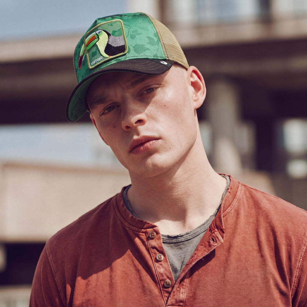 beige-grün (male-model Luke Fermer)