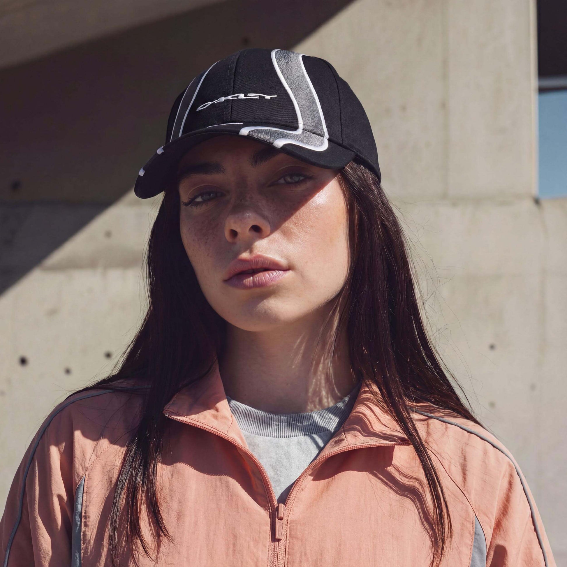 black-grey (female model Monique Iverson)