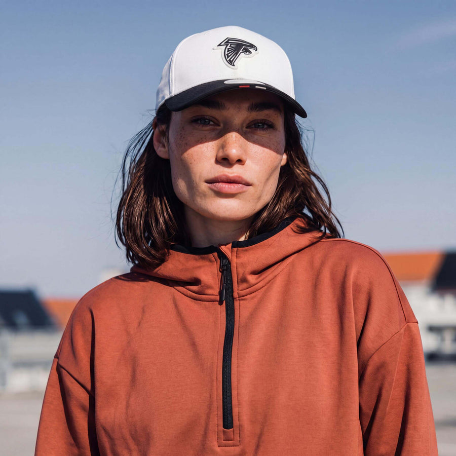 schwarz (female-model Annabel Oharra)