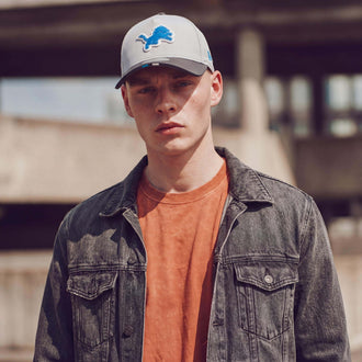 blau (male-model James Lavender)